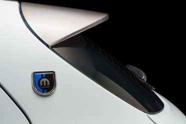 INSIGNIA MOPAR MENOR ADHESIVO LATERAL